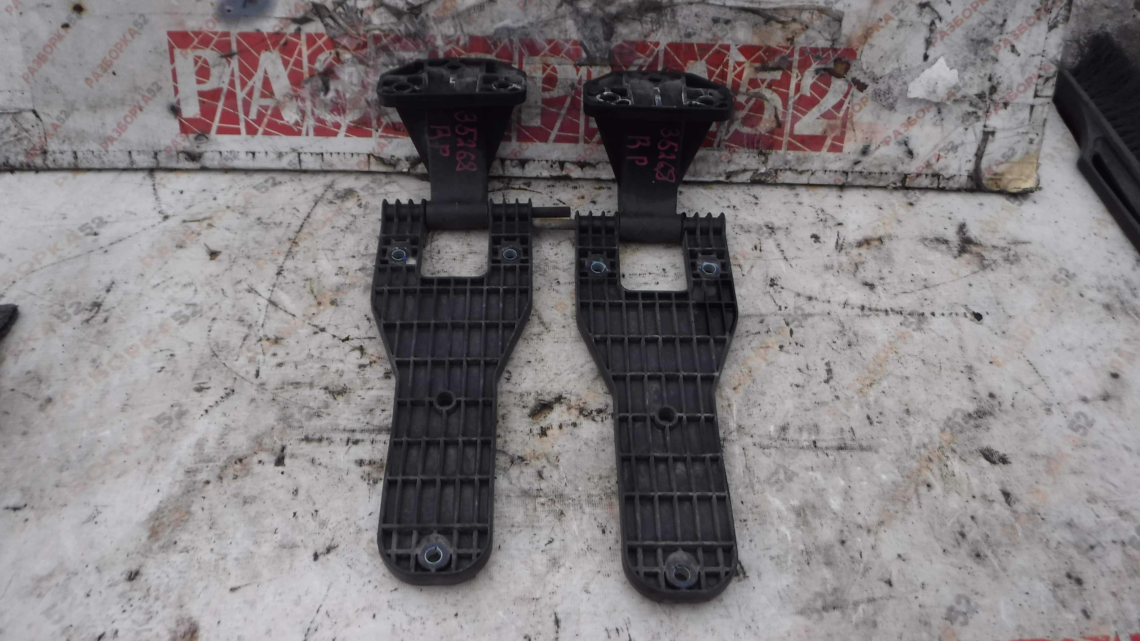 Петля, крепление капота, кронштейн капота Рено премиум Renault Premium DCI320 2005 5010568879
